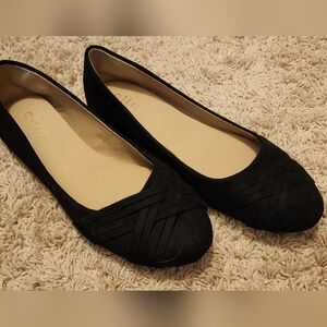 Black ballet flats